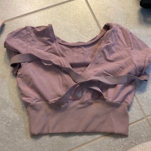 Alo yoga crop tee